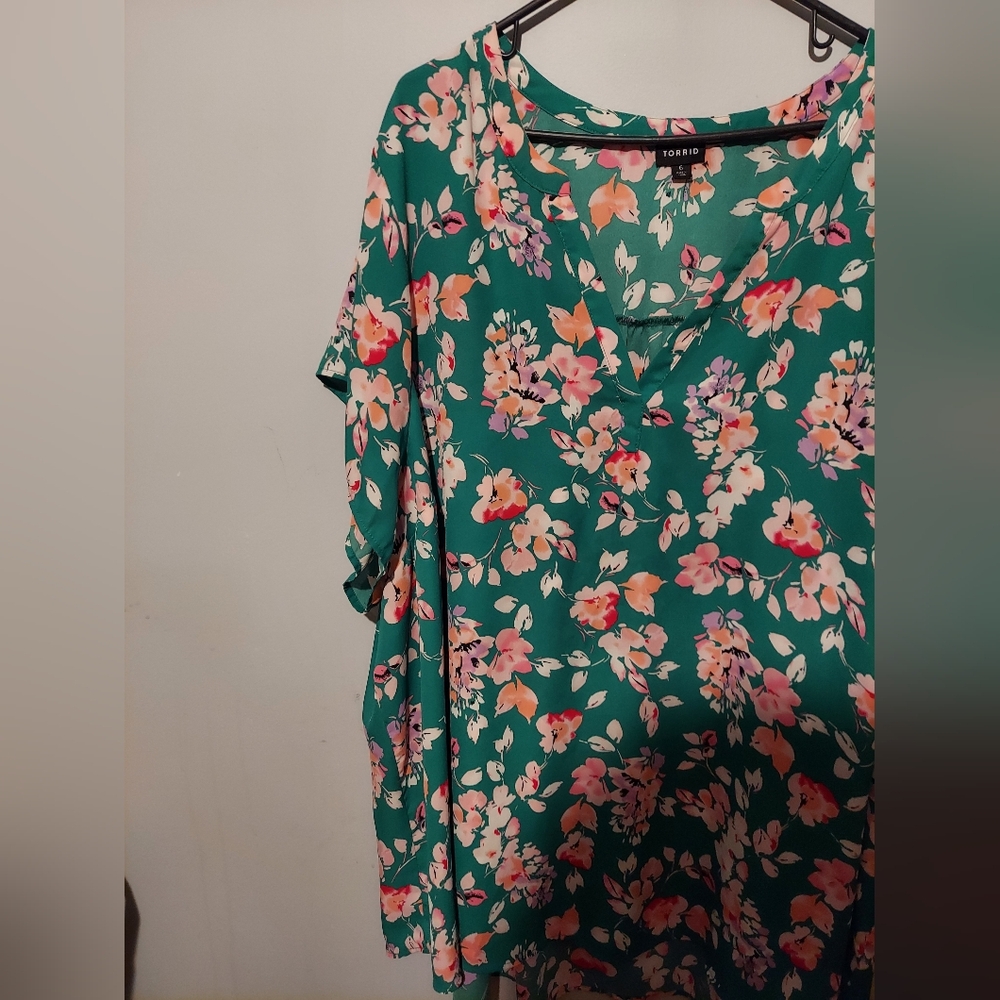 Torrid Blouse Top 6X Kelly Green Floral Flowy Boho Garden Career Office Cottage